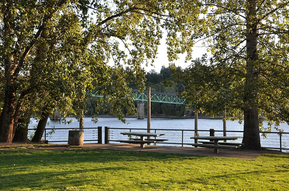 Sellwood Riverfront Park, 2010 · Former bridge pictured